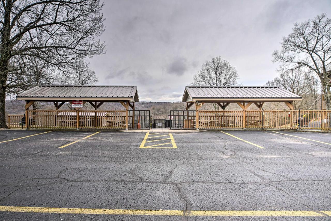 Reed Springs Condo With Furnished Deck And Pool Access Reeds Spring Eksteriør bilde